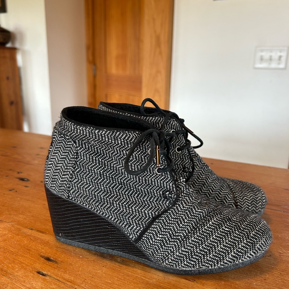 Toms Black and White Wedge Ankle Boots
